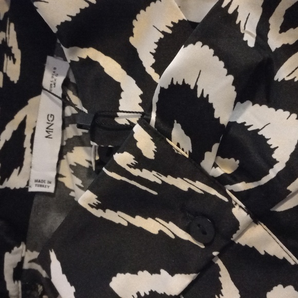 🖤Mango Paisley Print Satin Blouse, NWT 8 - Picture 7 of 7